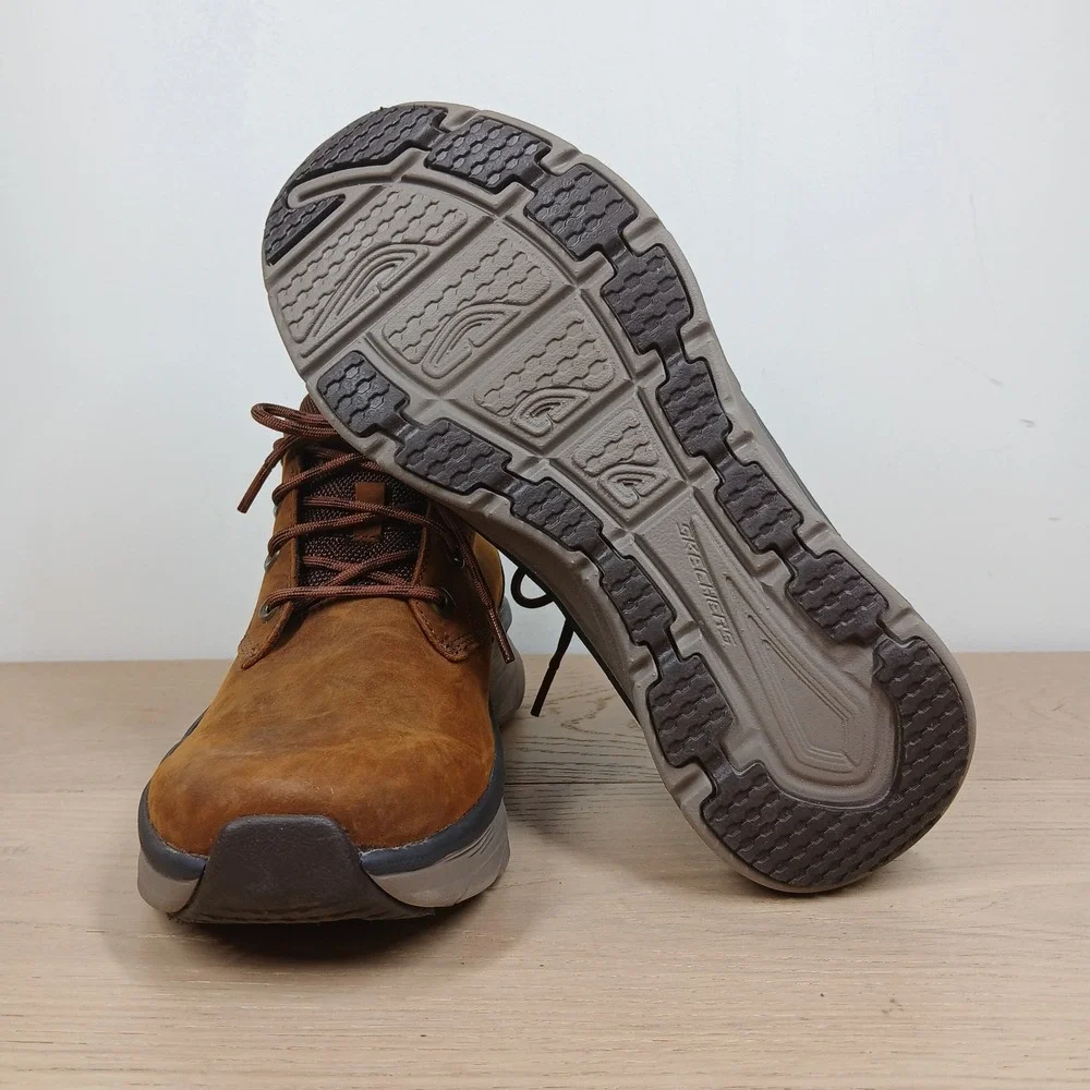 Skechers D'Lux Walker Boots Mens 8 Brown Leather Mid Top Relaxed Fit Sneakers